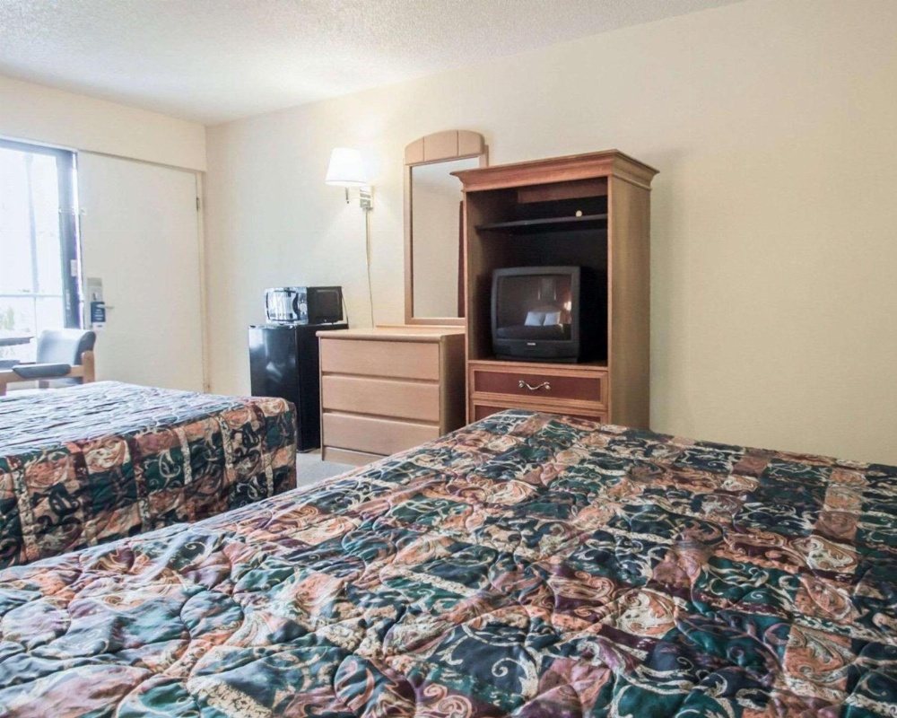 Rodeway Inn Maingate Image 10
