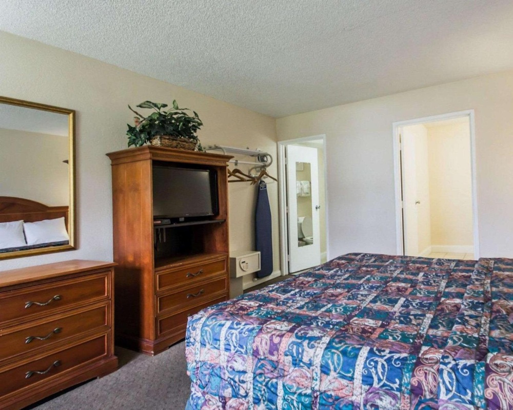 Rodeway Inn Maingate Image 11