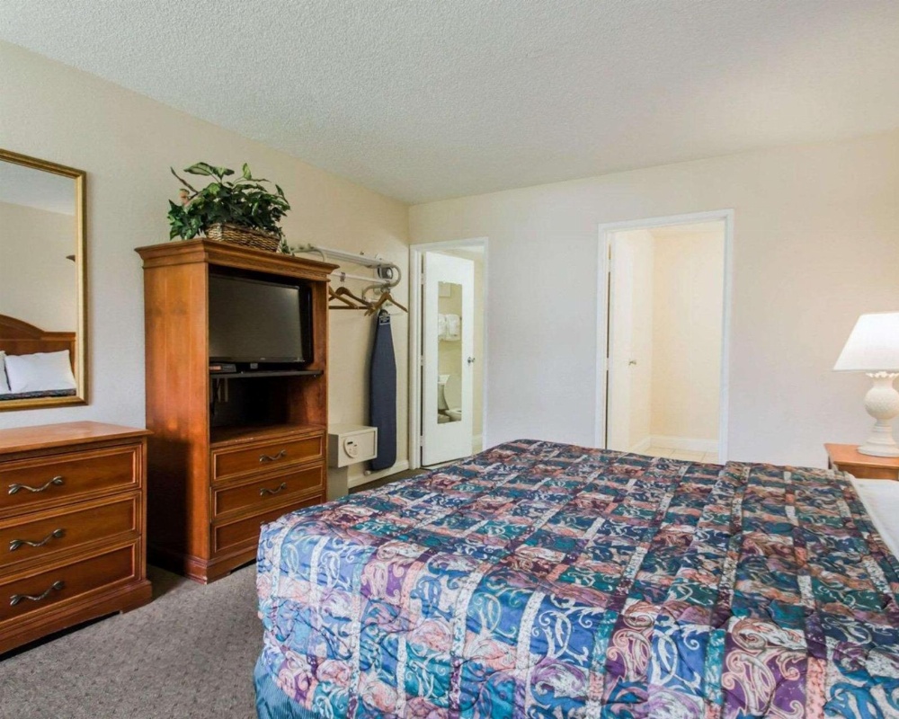 Rodeway Inn Maingate Image 12