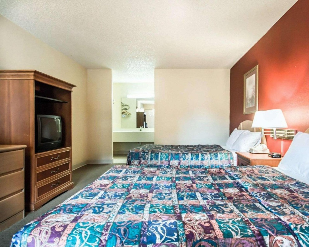 Rodeway Inn Maingate Image 14