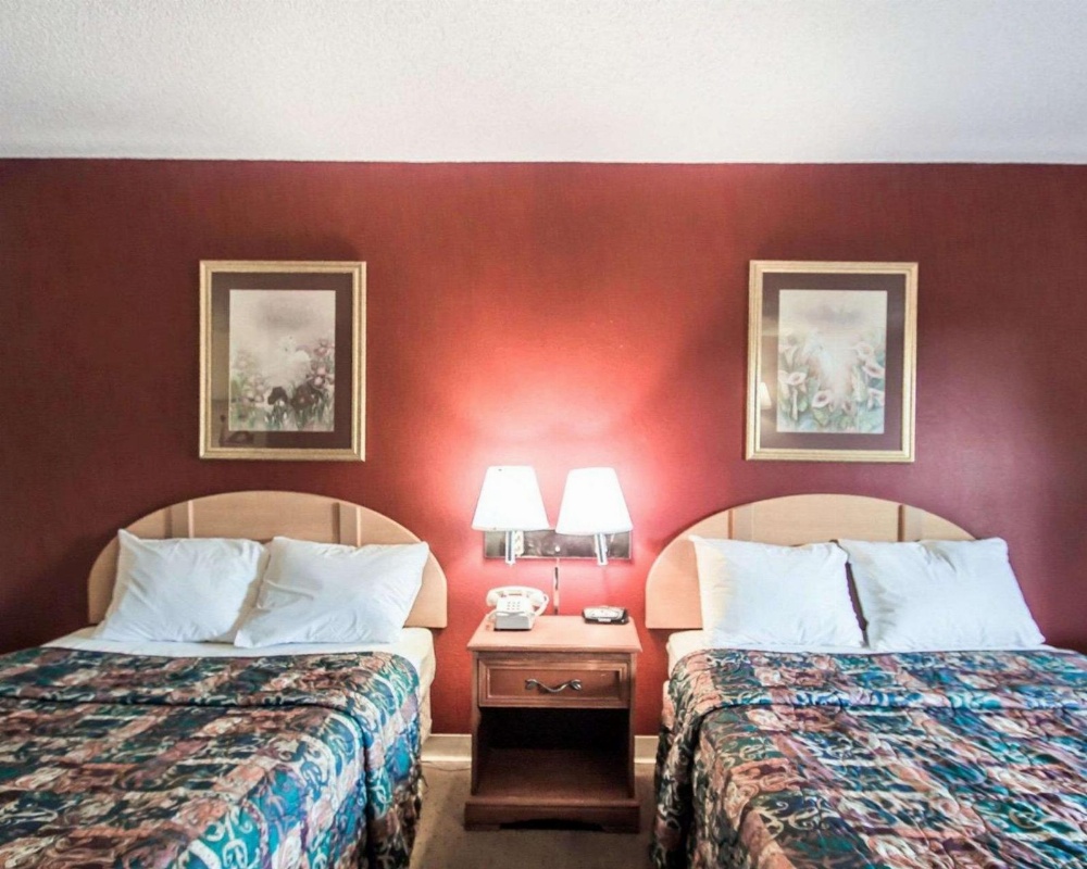 Rodeway Inn Maingate Image 16
