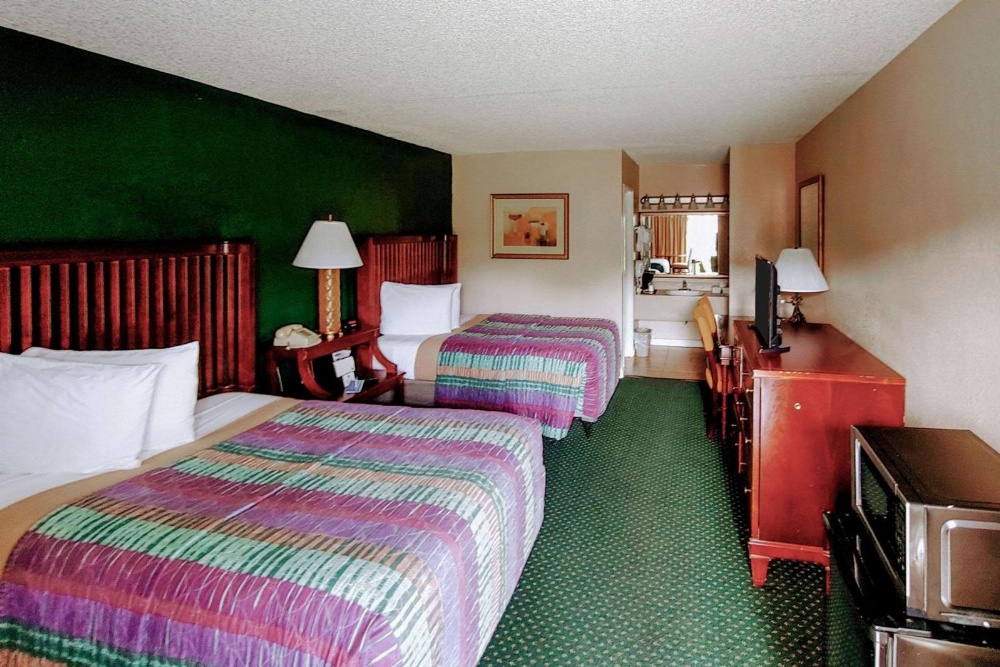 Rodeway Inn Maingate Image 17