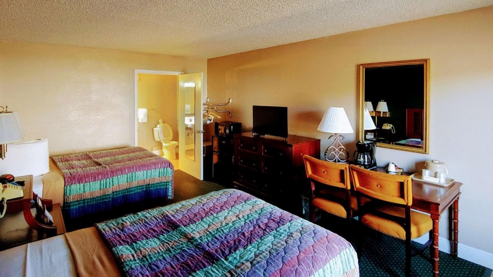 Rodeway Inn Maingate Image 21