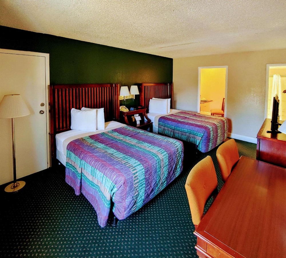 Rodeway Inn Maingate Image 22